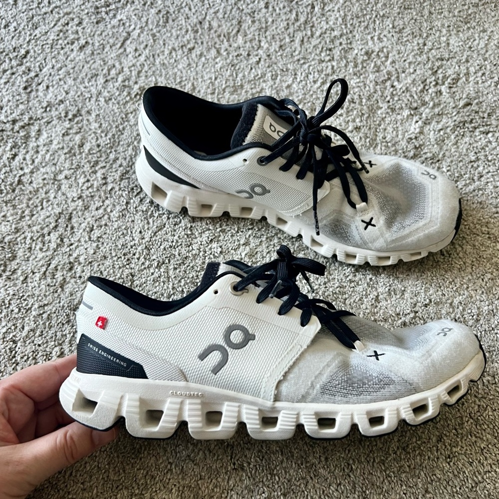 ON Cloud X3 White/Black Women’s Size 8 Running Shoes Sneakers